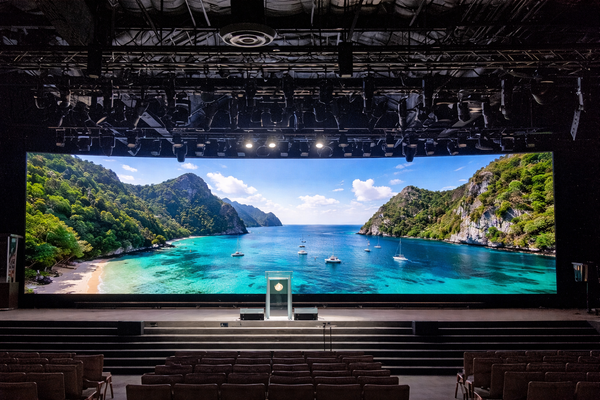 MASTERPIECE XL P3.9 Church LED Wall – 29.5’ × 16.4’ | Turn-Key Ready